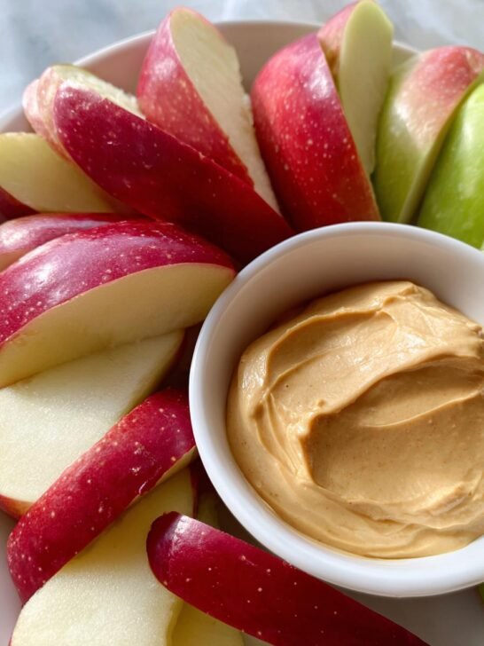 Apple Slices with Cinnamon Yogurt Dip