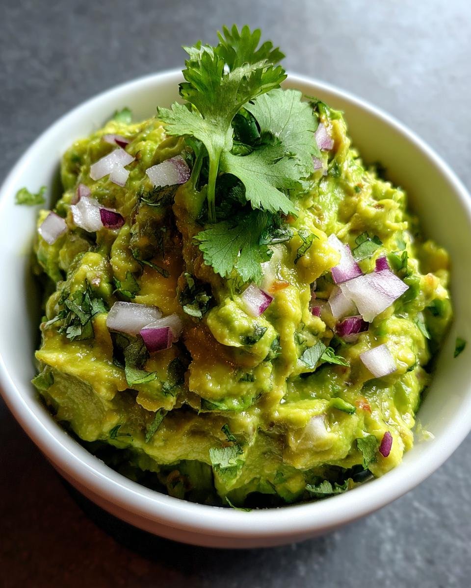 Easy and Delicious Homemade Guacamole - detail 3