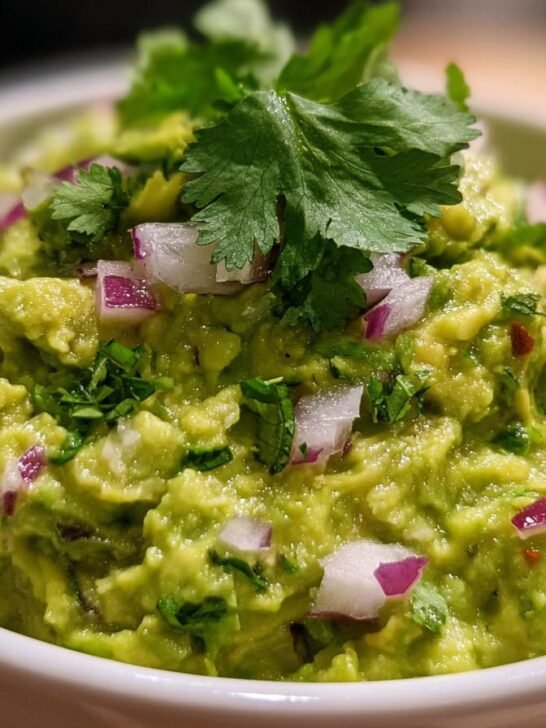 Easy and Delicious Homemade Guacamole