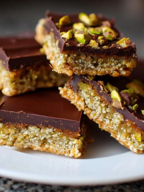 No-Bake Pistachio Dark Chocolate Bars
